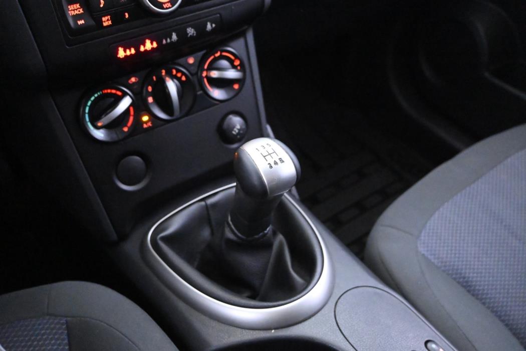NISSAN Qashqai 2010