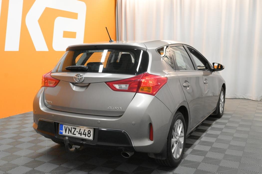 TOYOTA Auris 2013