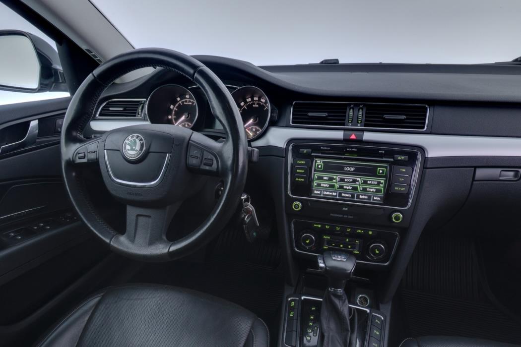 SKODA Superb 2012