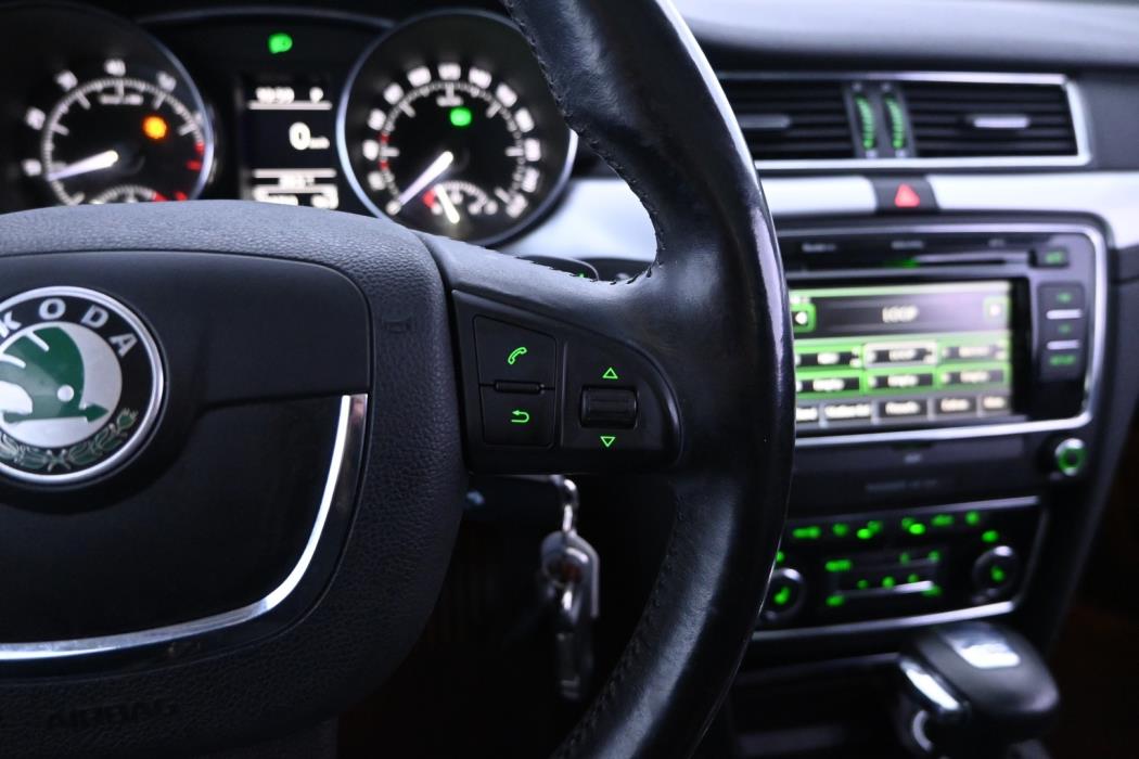 SKODA Superb 2012