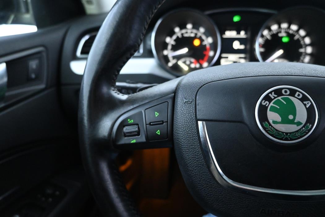 SKODA Superb 2012