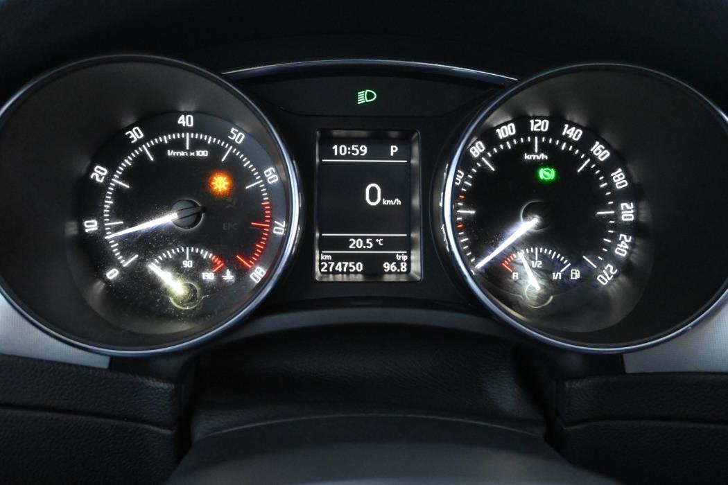 SKODA Superb 2012