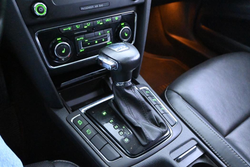 SKODA Superb 2012