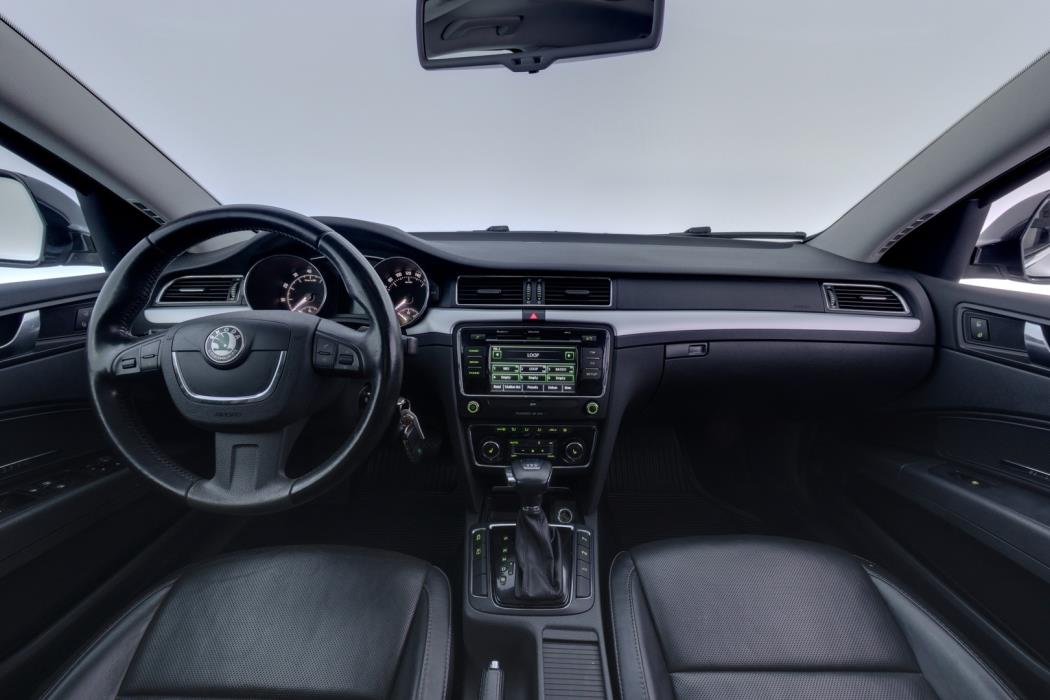 SKODA Superb 2012