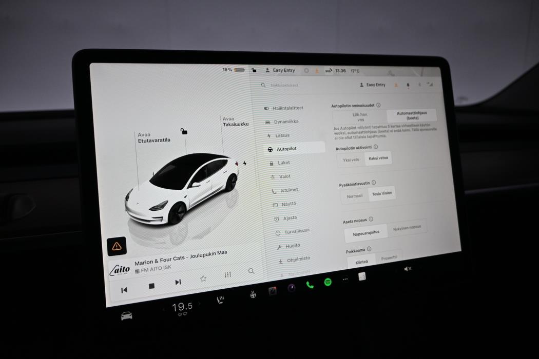 TESLA Model 3 2022
