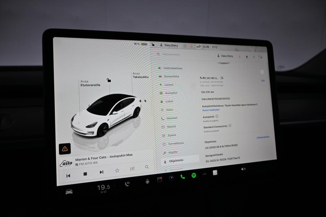 TESLA Model 3 2022