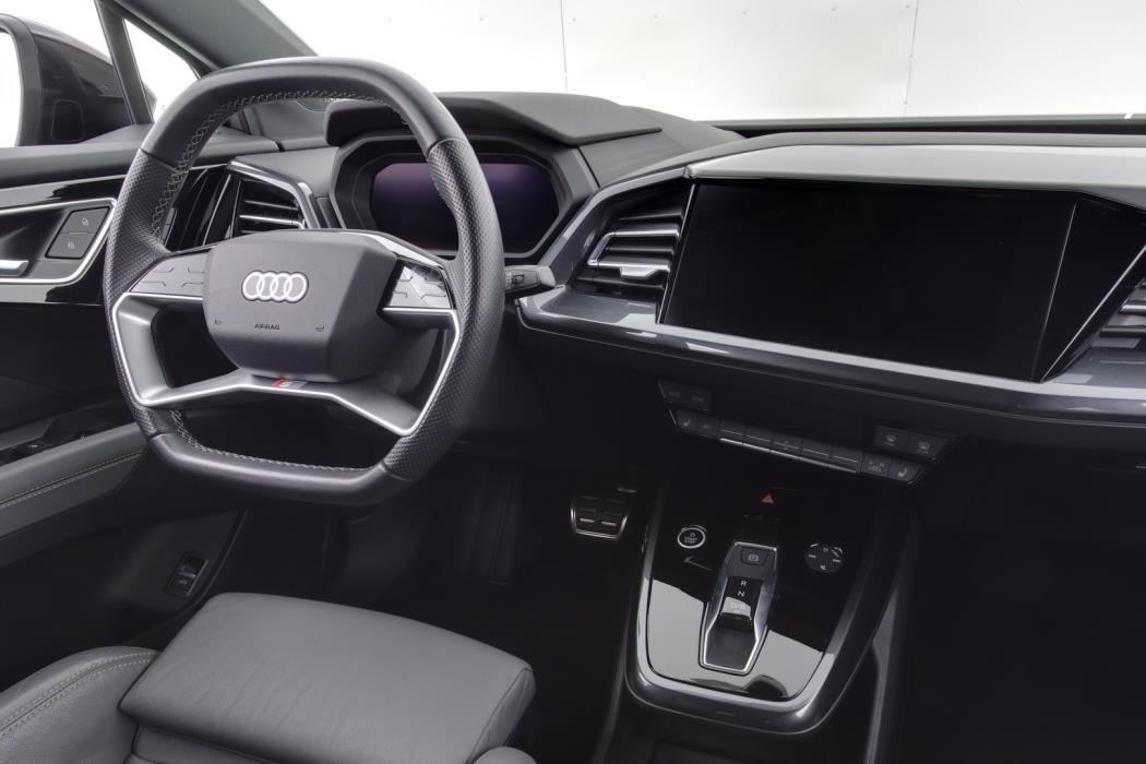 AUDI Q4 e-tron 2022