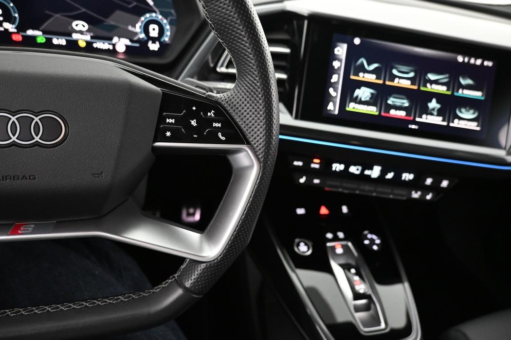 AUDI Q4 e-tron 2022