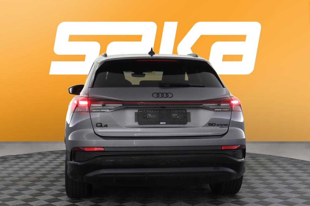 AUDI Q4 e-tron 2022
