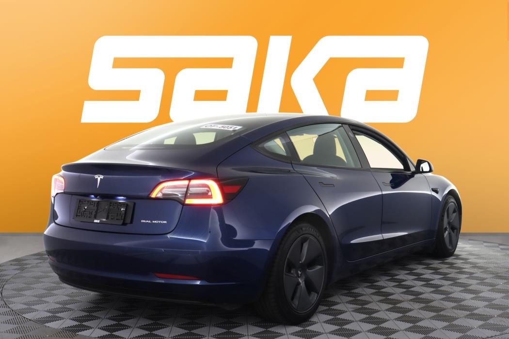 TESLA Model 3 2022