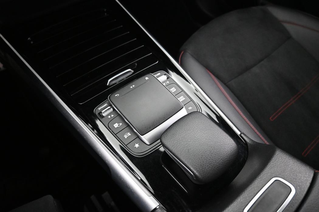 MERCEDES-BENZ EQB 2023