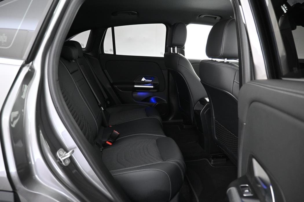 MERCEDES-BENZ EQA 2025