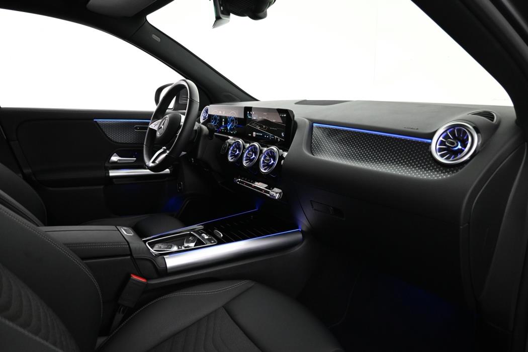 MERCEDES-BENZ EQA 2025