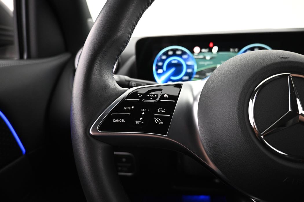 MERCEDES-BENZ EQA 2025
