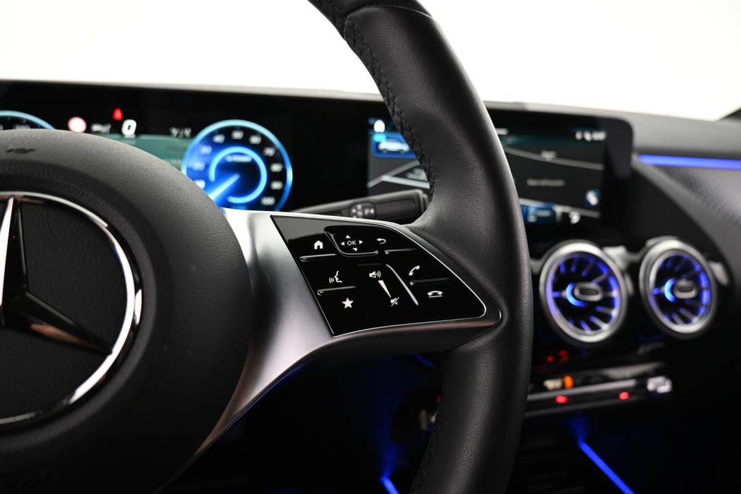 MERCEDES-BENZ EQA 2025