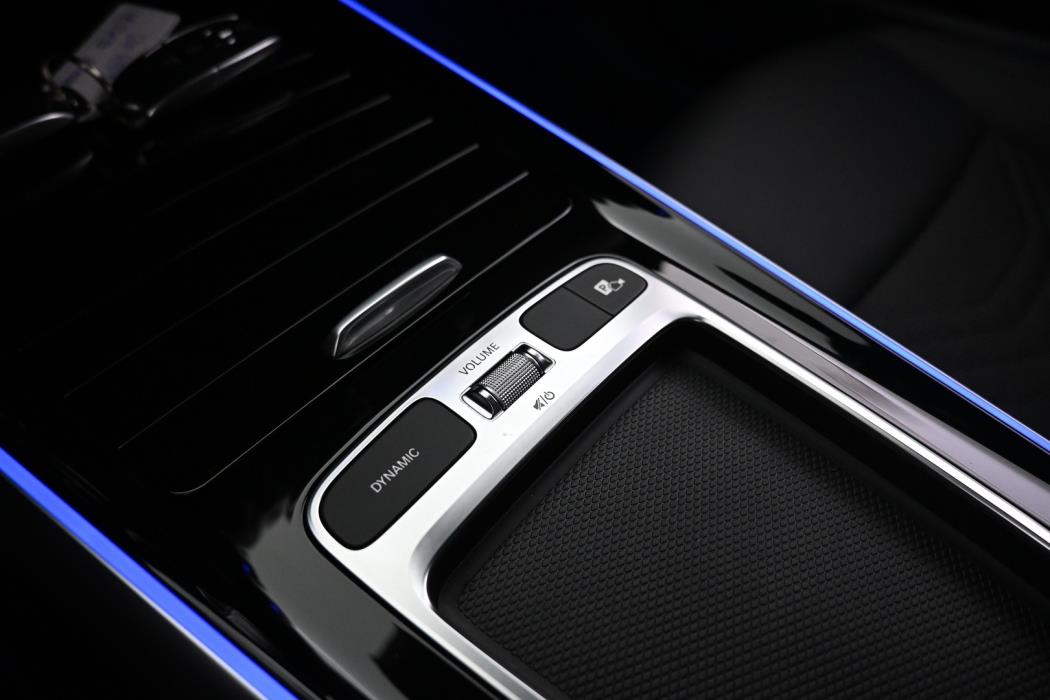 MERCEDES-BENZ EQA 2025