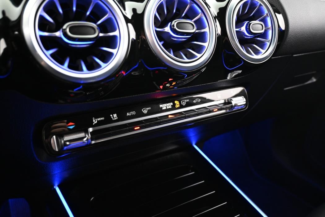 MERCEDES-BENZ EQA 2025