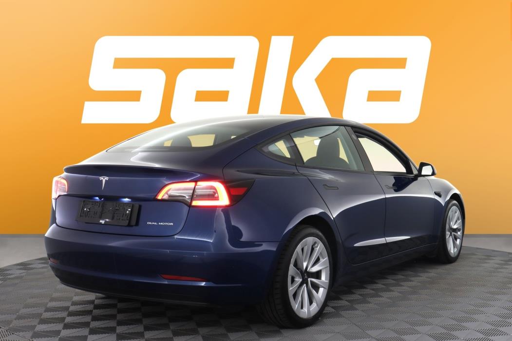 TESLA Model 3 2023