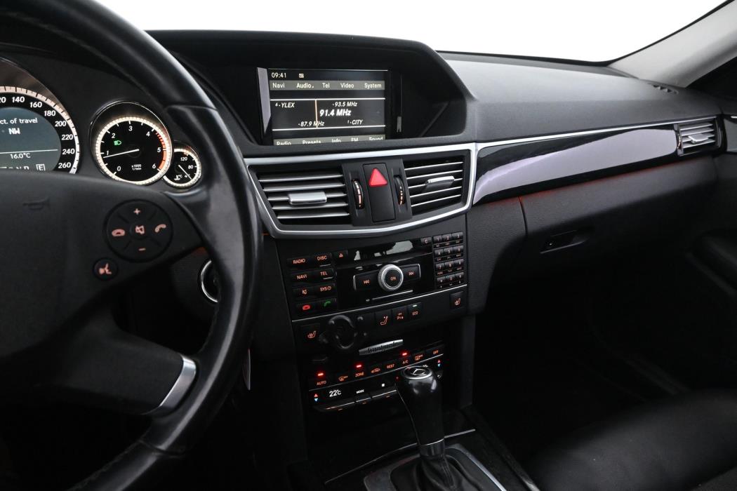 MERCEDES-BENZ E 2011