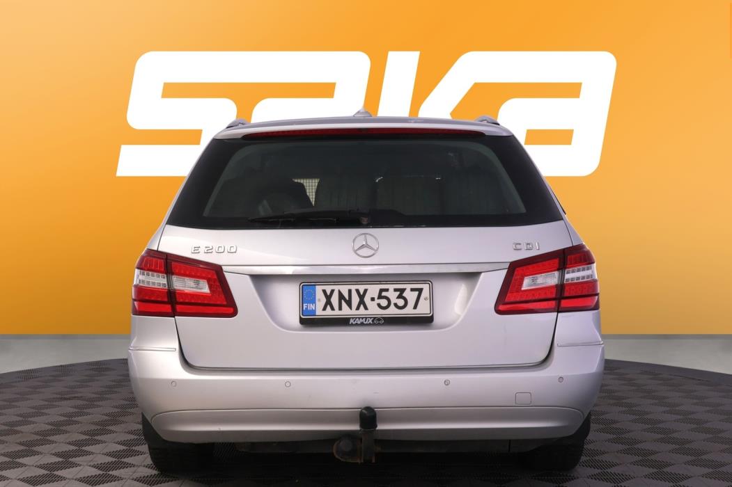 MERCEDES-BENZ E 2011