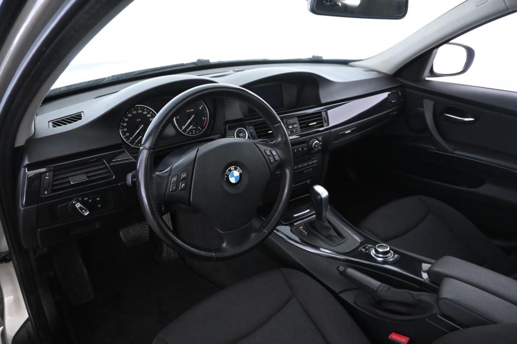 BMW 320 2009