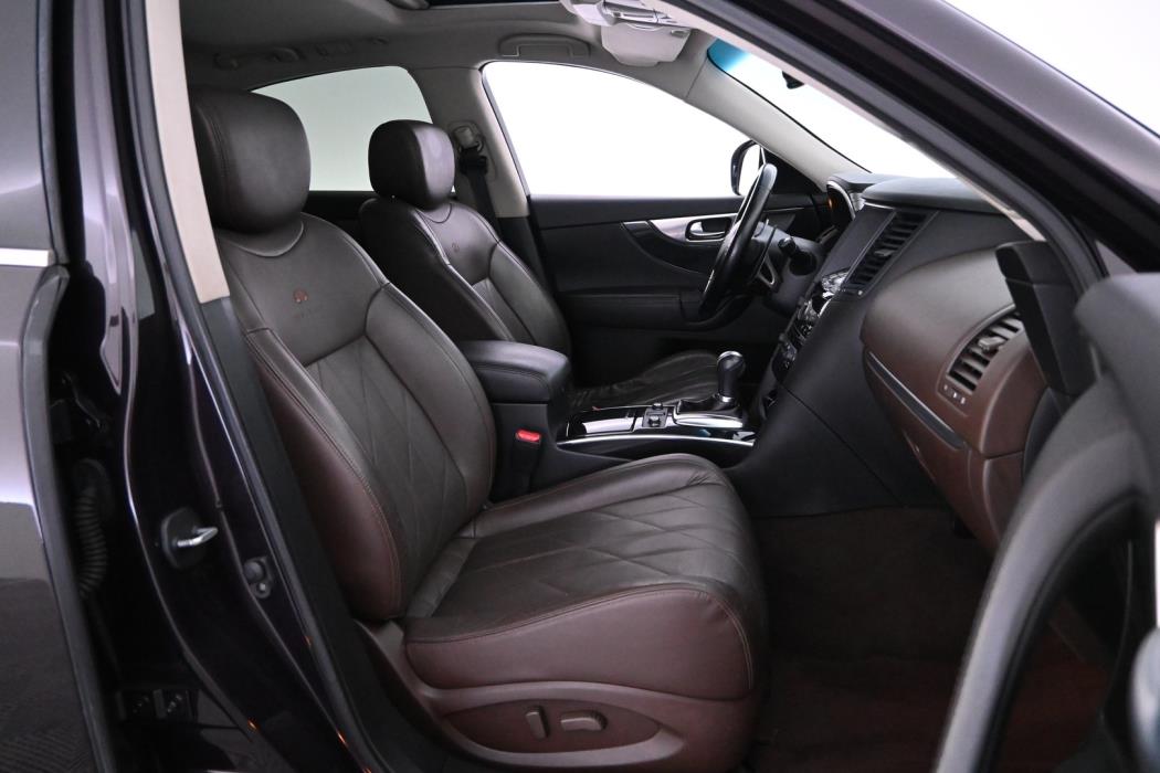 INFINITI FX30D 2010