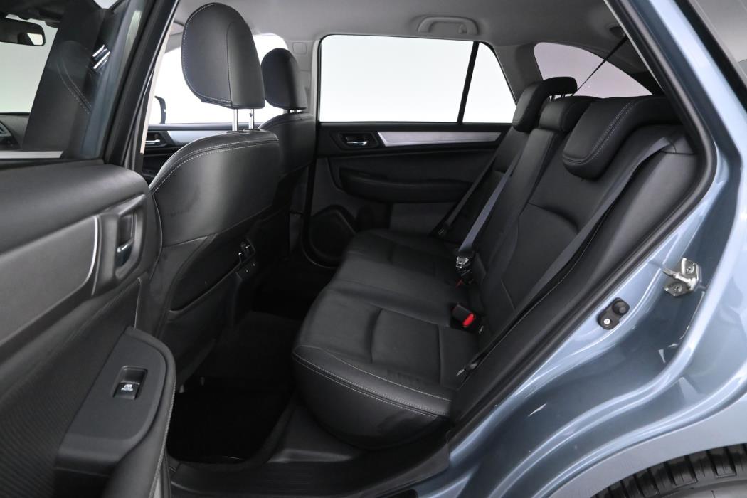SUBARU Outback 2016