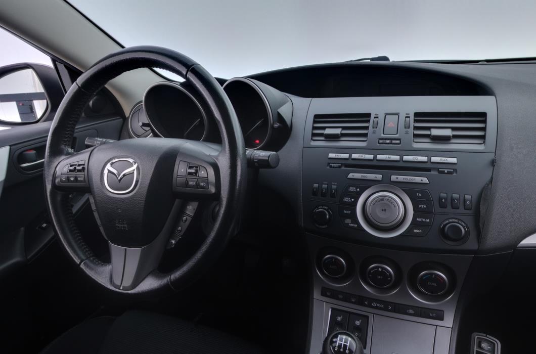 MAZDA 3 2011
