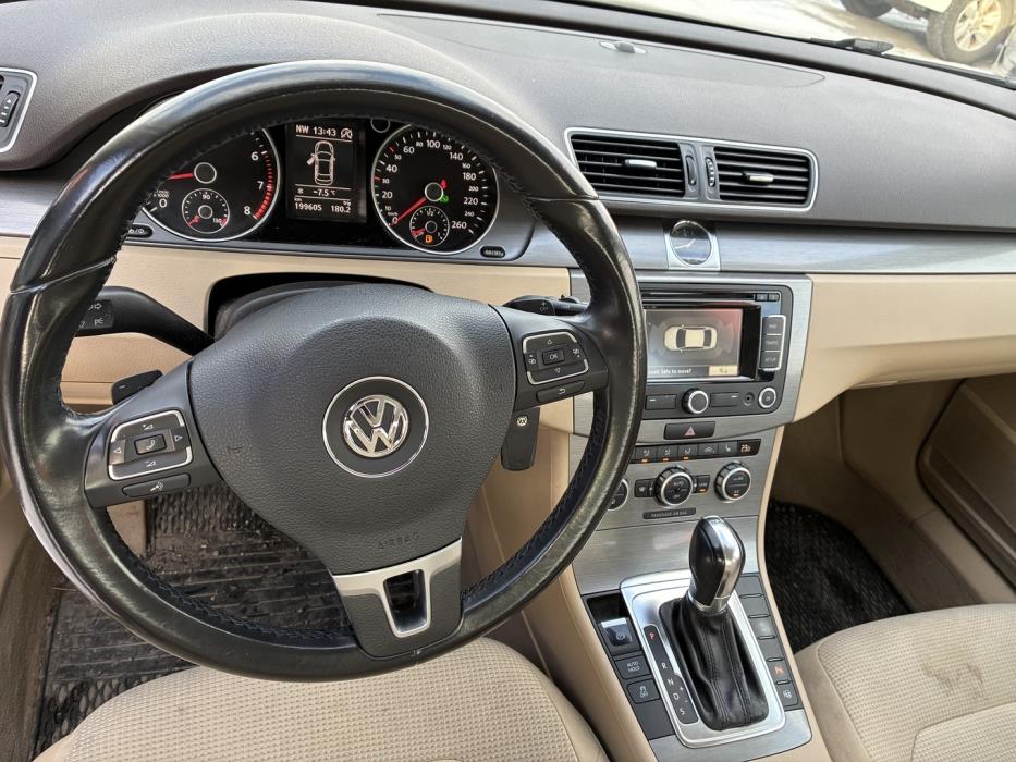 VOLKSWAGEN Passat 2013