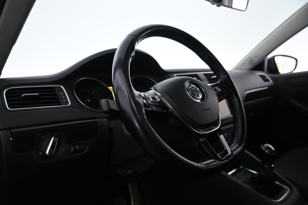 VOLKSWAGEN Jetta 2015