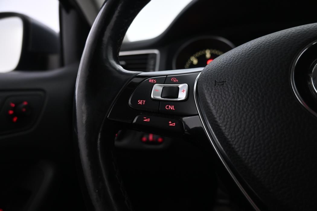 VOLKSWAGEN Jetta 2015