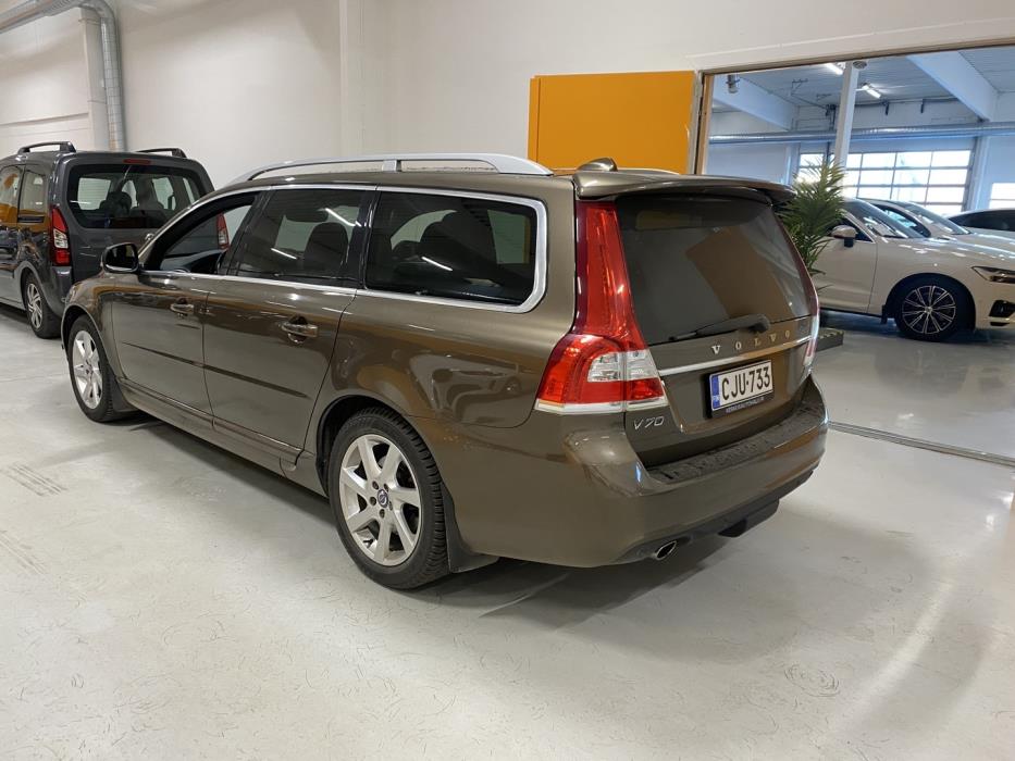 VOLVO V70 2016