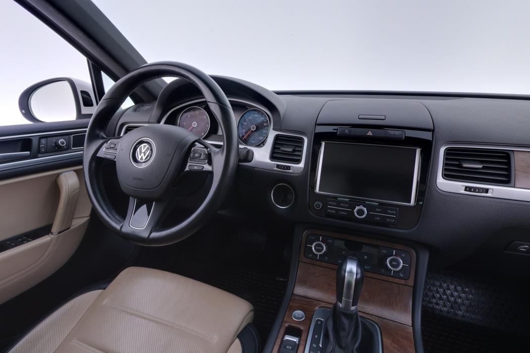 VOLKSWAGEN Touareg 2014