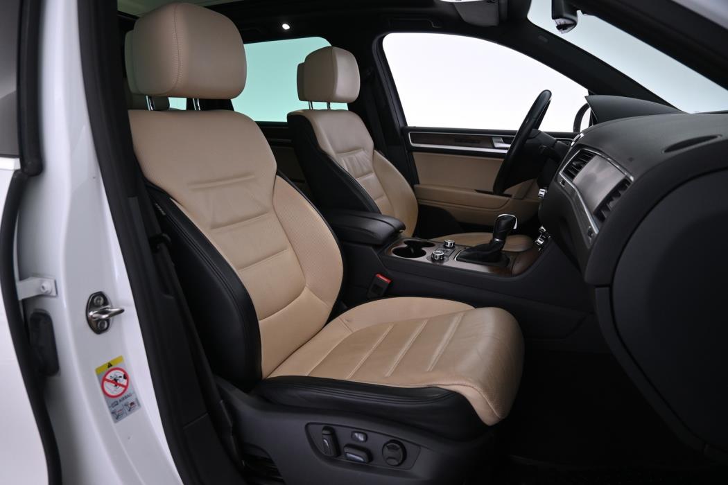 VOLKSWAGEN Touareg 2014