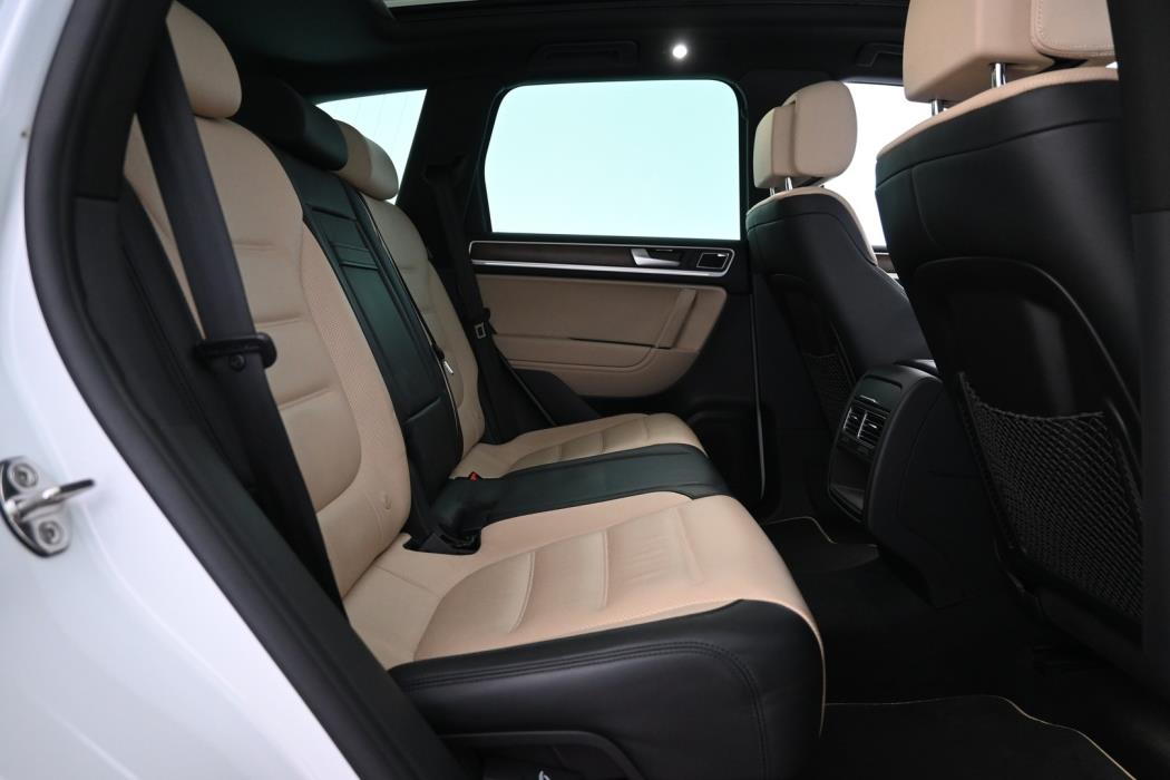 VOLKSWAGEN Touareg 2014