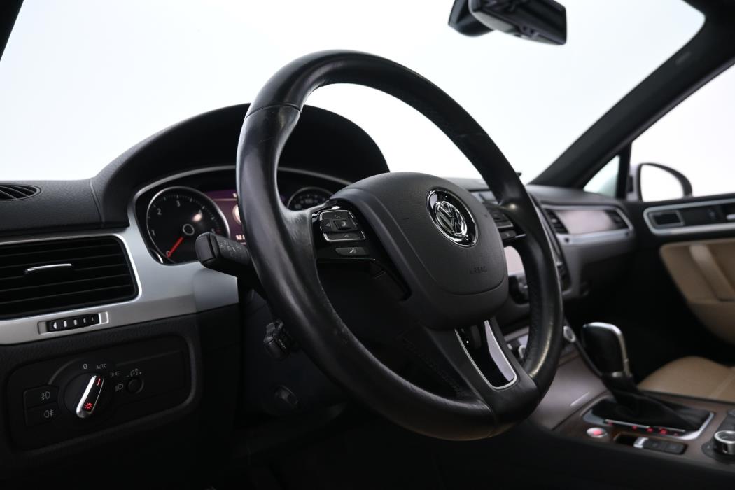 VOLKSWAGEN Touareg 2014