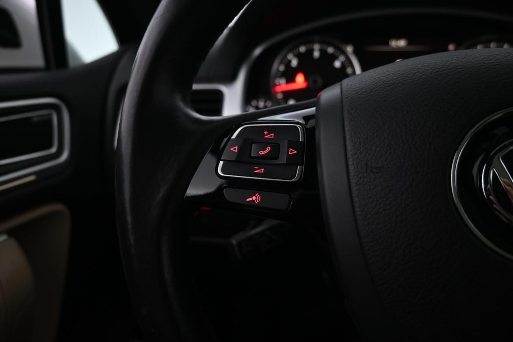 VOLKSWAGEN Touareg 2014