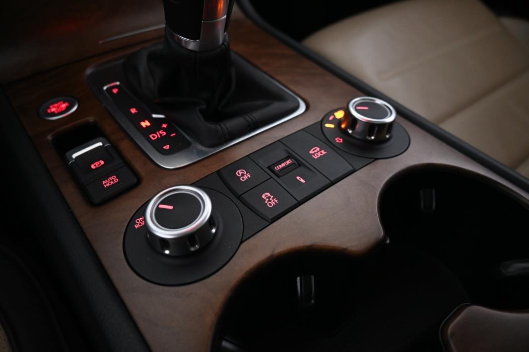 VOLKSWAGEN Touareg 2014