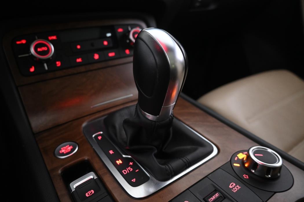 VOLKSWAGEN Touareg 2014