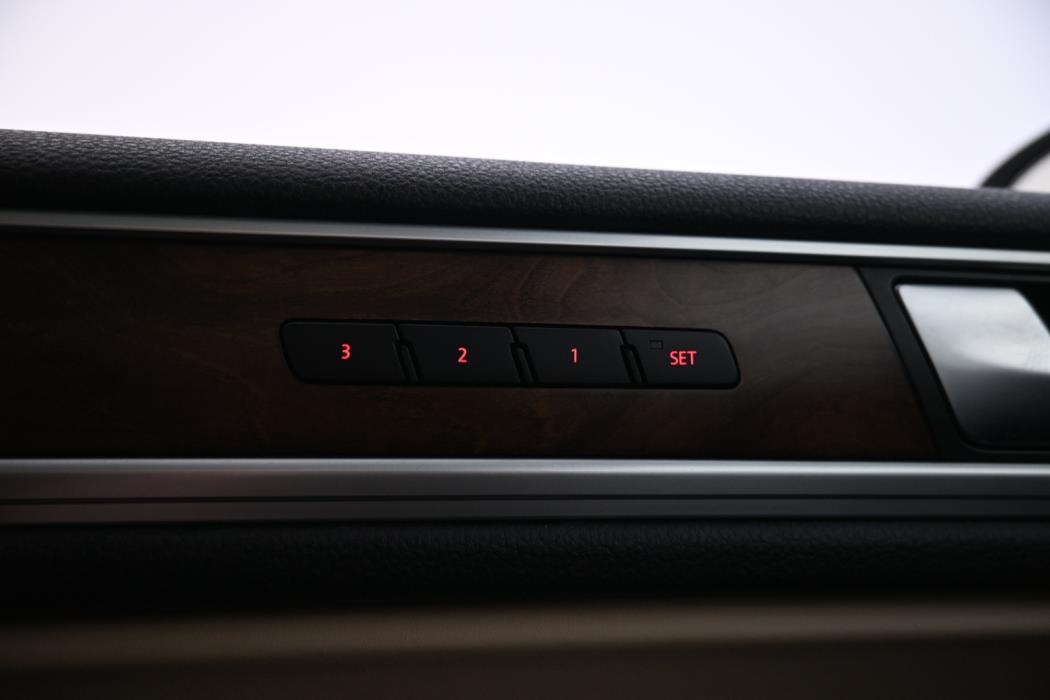 VOLKSWAGEN Touareg 2014