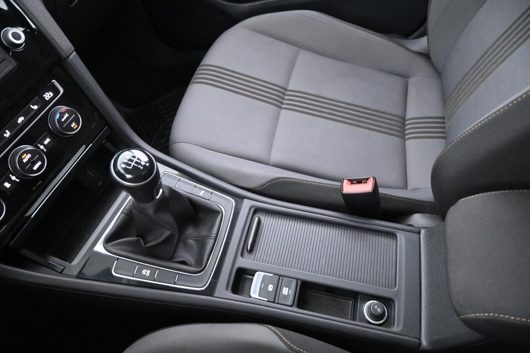 VOLKSWAGEN Golf 2017