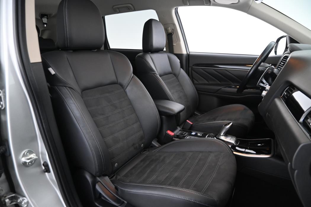 MITSUBISHI Outlander PHEV 2020