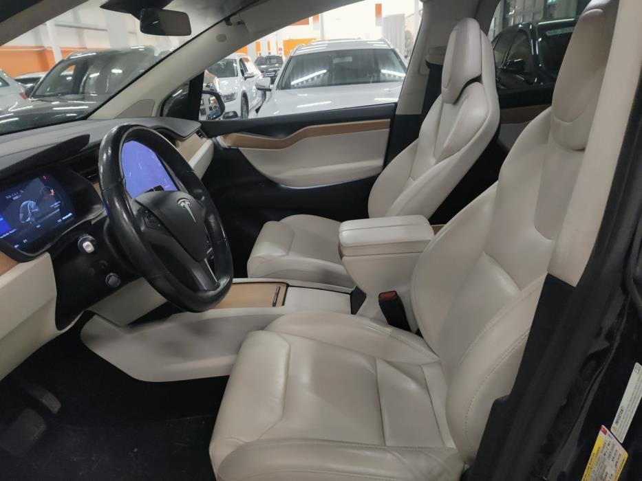 TESLA Model X 2018