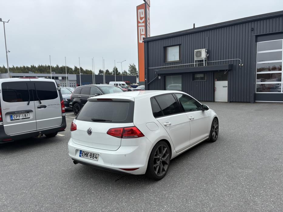 VOLKSWAGEN Golf 2013