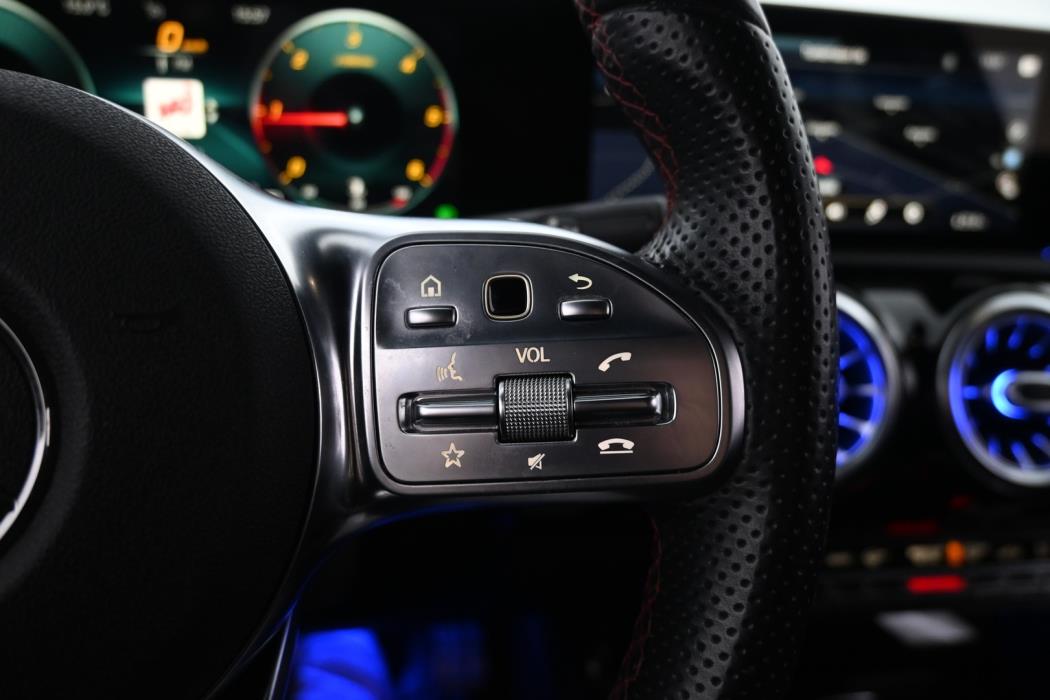 MERCEDES-BENZ A 2018