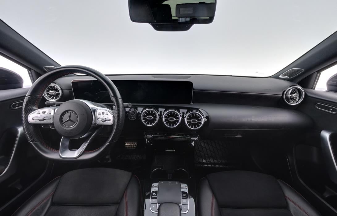 MERCEDES-BENZ A 2018