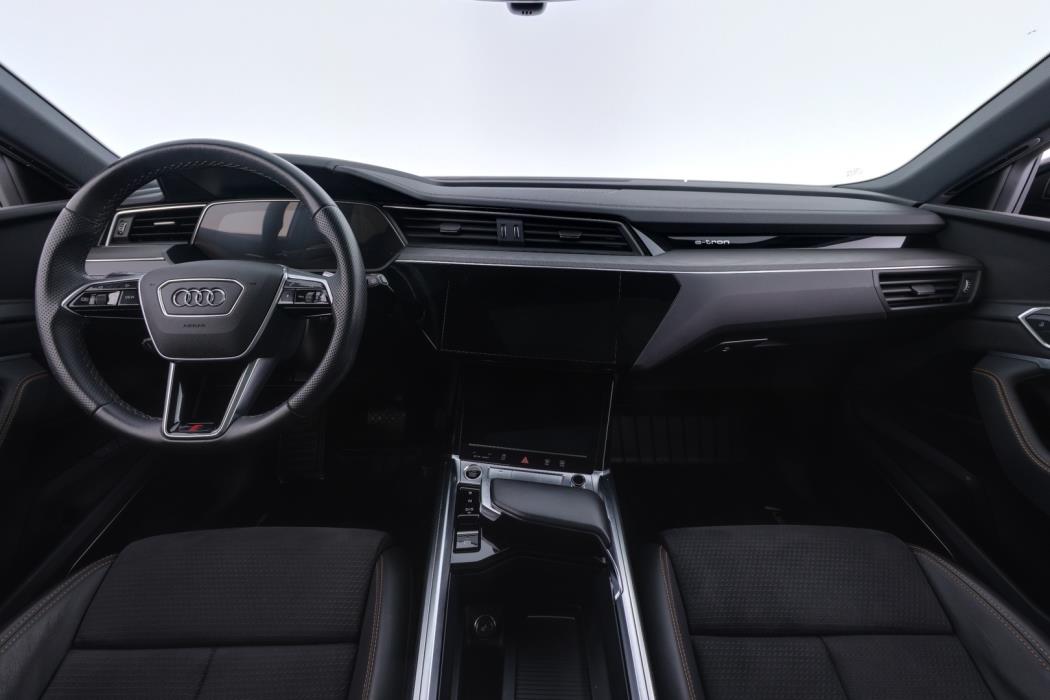 AUDI e-tron 2022