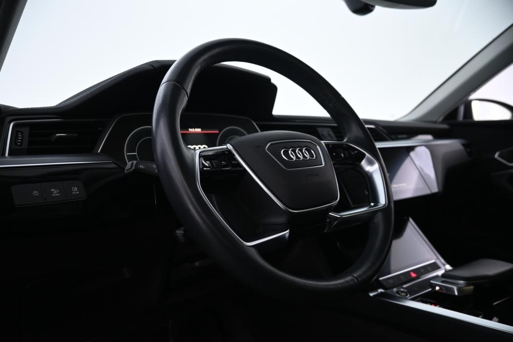 AUDI e-tron 2022