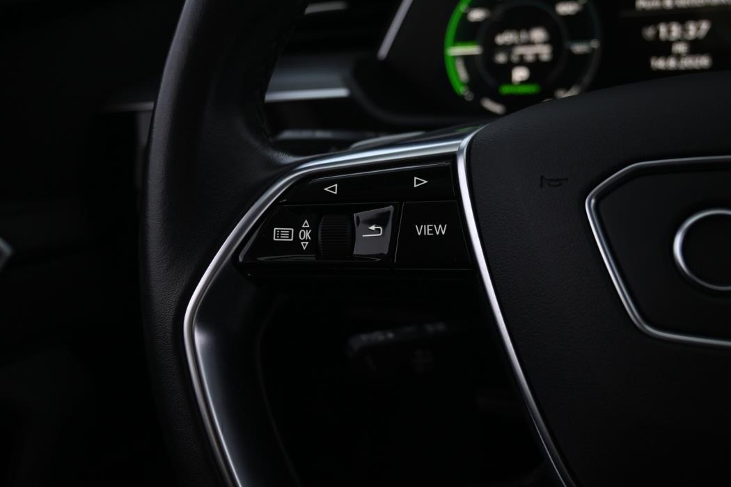 AUDI e-tron 2022