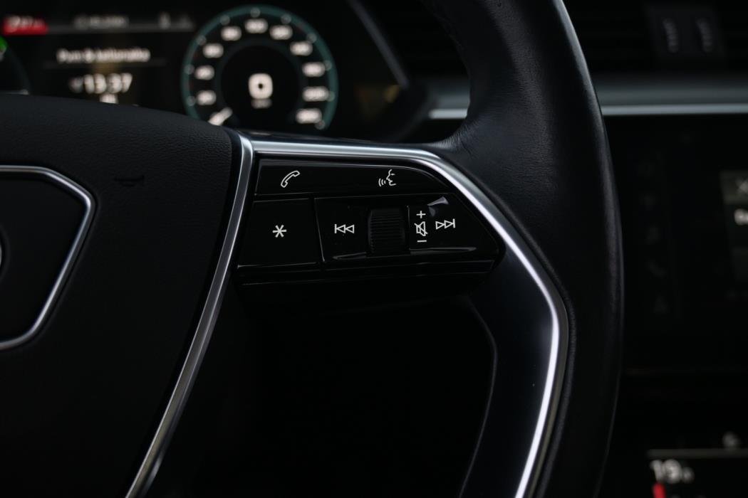 AUDI e-tron 2022